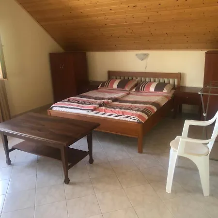 Apartment Zalakarosi Egerfa Nyaralohaz Foeldszinti Es Emeleti