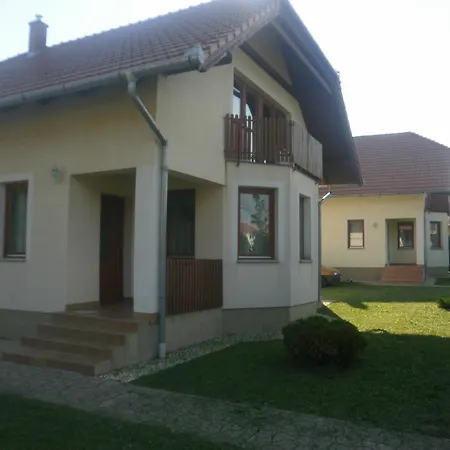 Apartment Zalakarosi Egerfa Nyaralohaz Foeldszinti Es Emeleti *