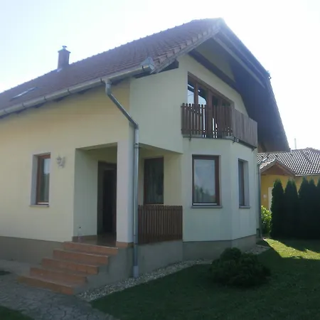 Apartment Zalakarosi Egerfa Nyaralohaz Foeldszinti Es Emeleti